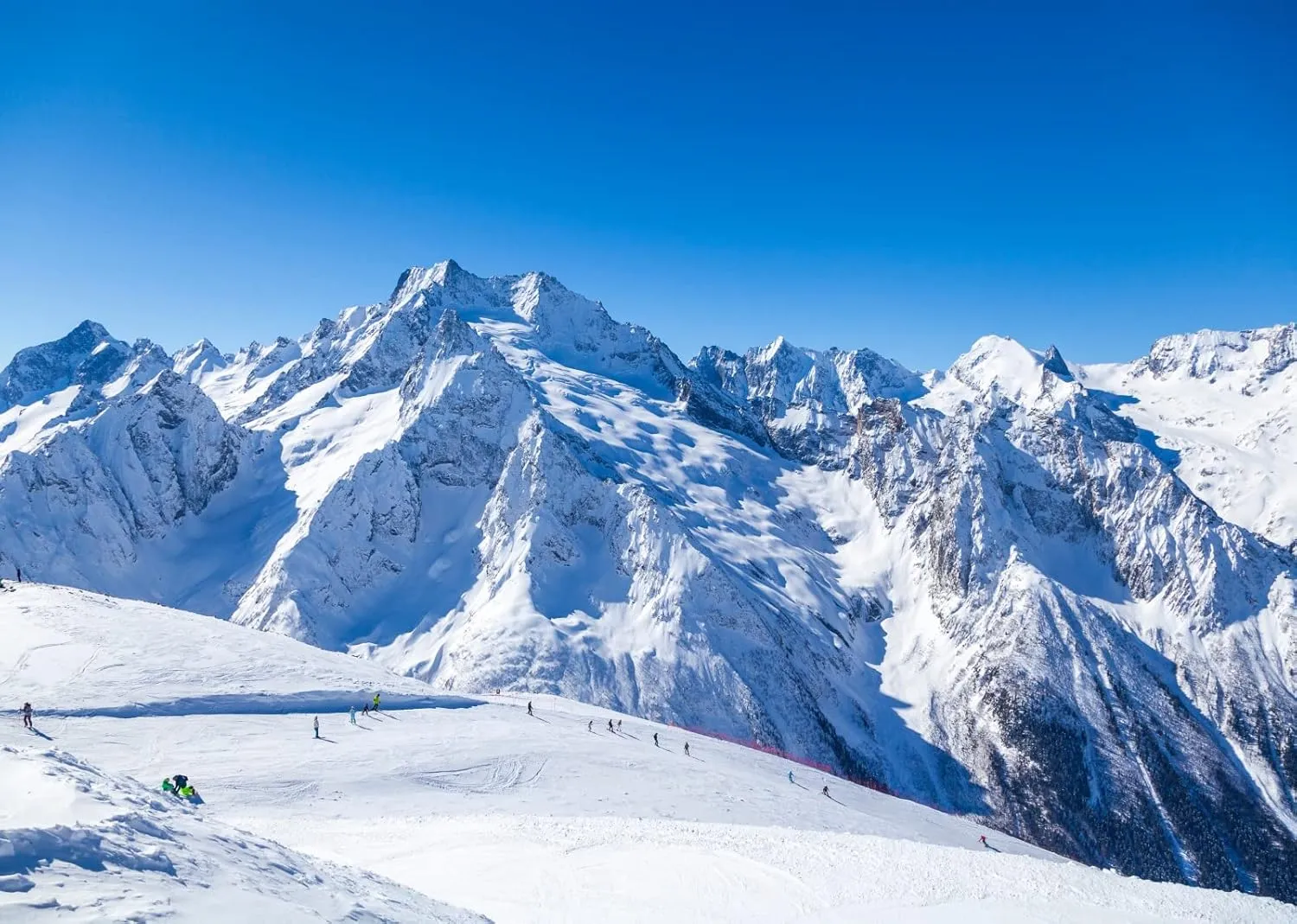 BELECO 15x10ft Fabric Snow-Covered Mountains Photography Backdrop Winter Ski Resort Mountain Peaks Slope Alpine Scenery Ski Mountain Background Outdoor Adventure Winter Travel Portrait Photo Props