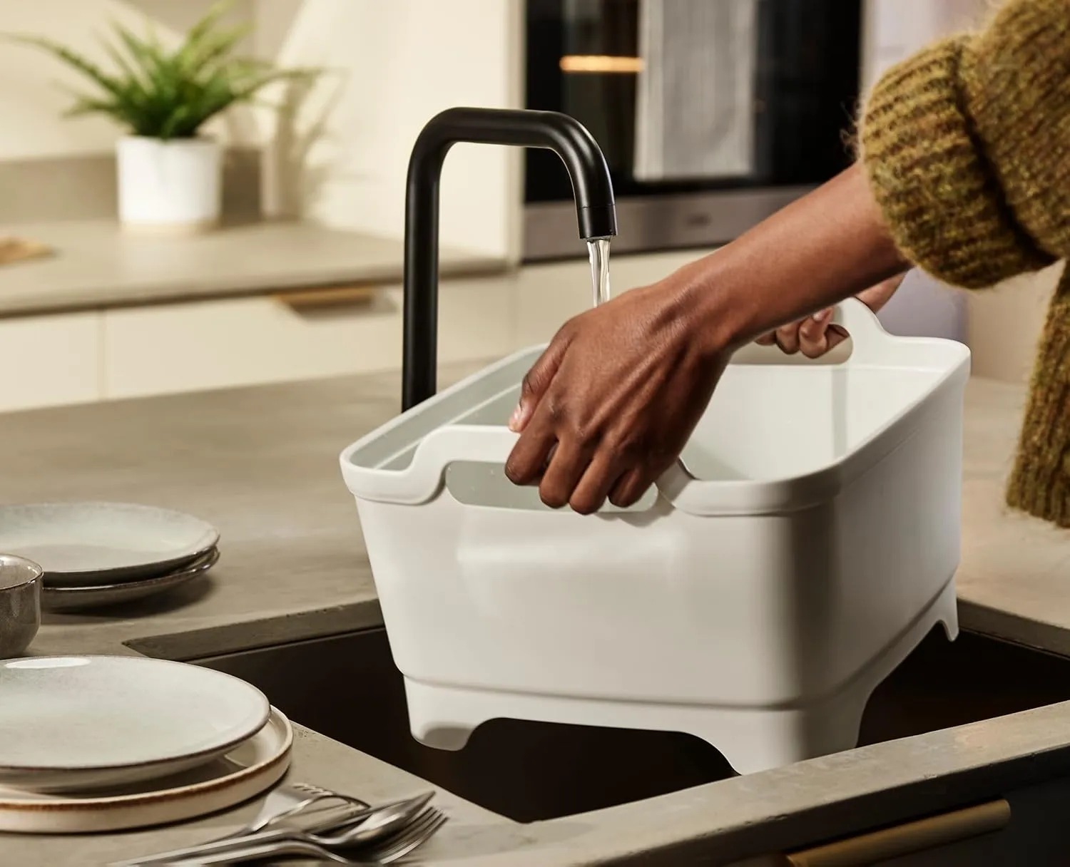Joseph Joseph Wash & Drain Kitchen Dish Tub Wash Basin with Handles and Draining Plug, 9 liters/2.3 Gallons, Stone/Sage Green