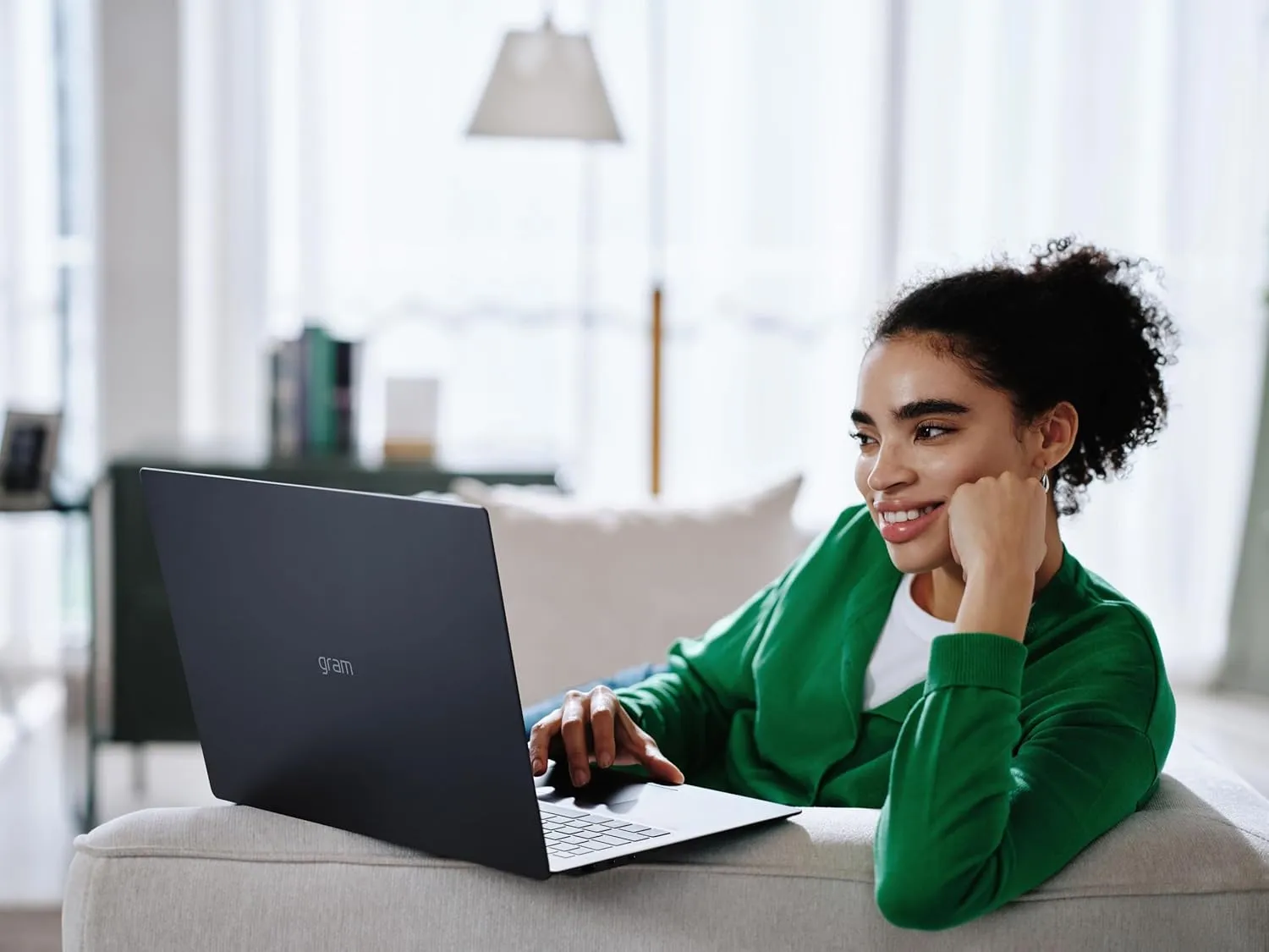LG gram 17-inch Lightweight Laptop Computer, Intel Evo Edition Powered by Intel Core Ultra7 255H Processor, Copilot  Windows 11 Home, 16GB RAM, 2TB SSD - Obsidian Black