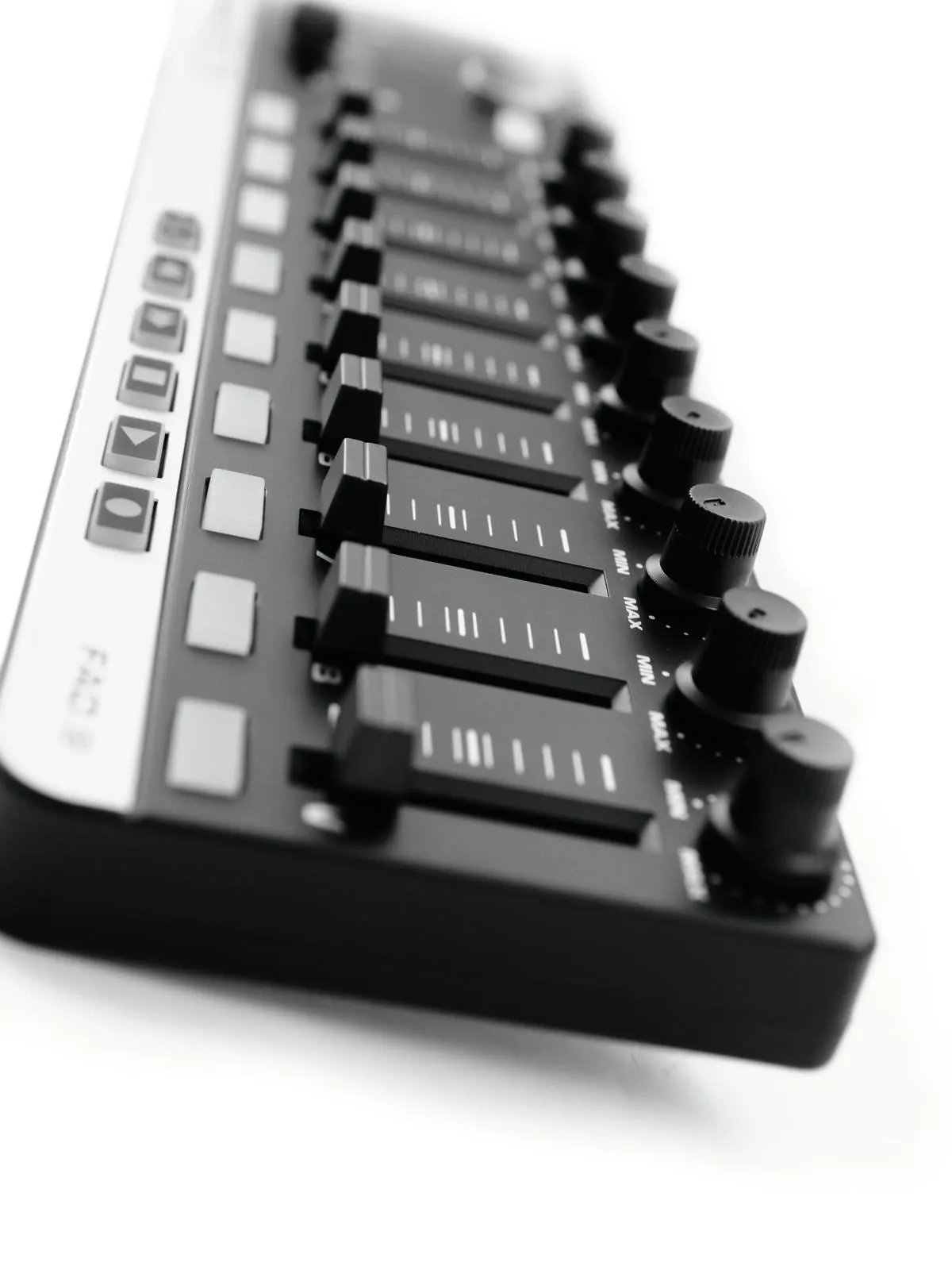 Omnitronic FAD-9 MIDI Controller *B-Stock