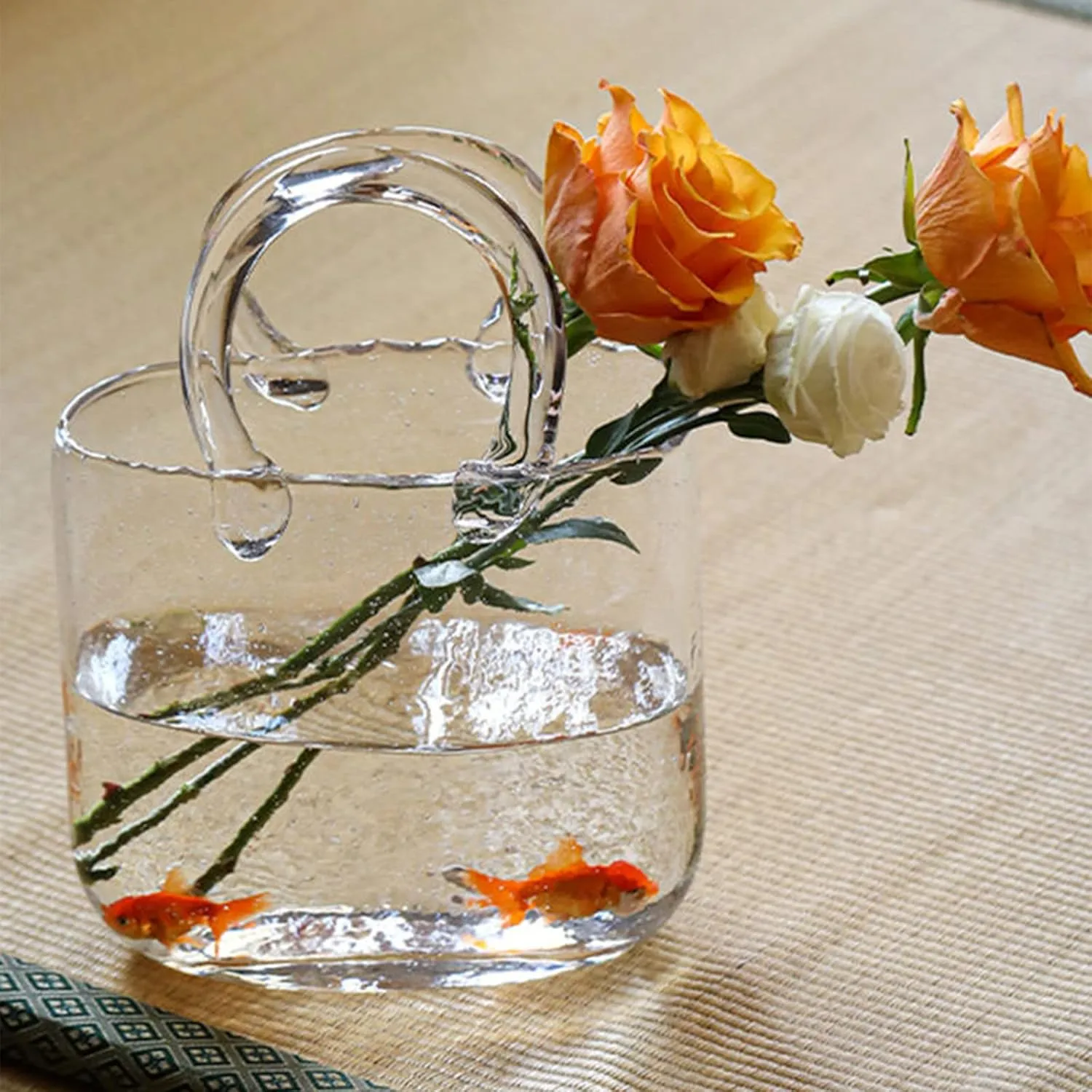 Purse Vase for Flowers Transparent Glass Bag Vase Unique Handbag Flower Vase Purse Fish Bowl with Handles Clear Wide Mouth Handbag Vase for Centerpieces Kitchen Office Decor, 0.53 gallon