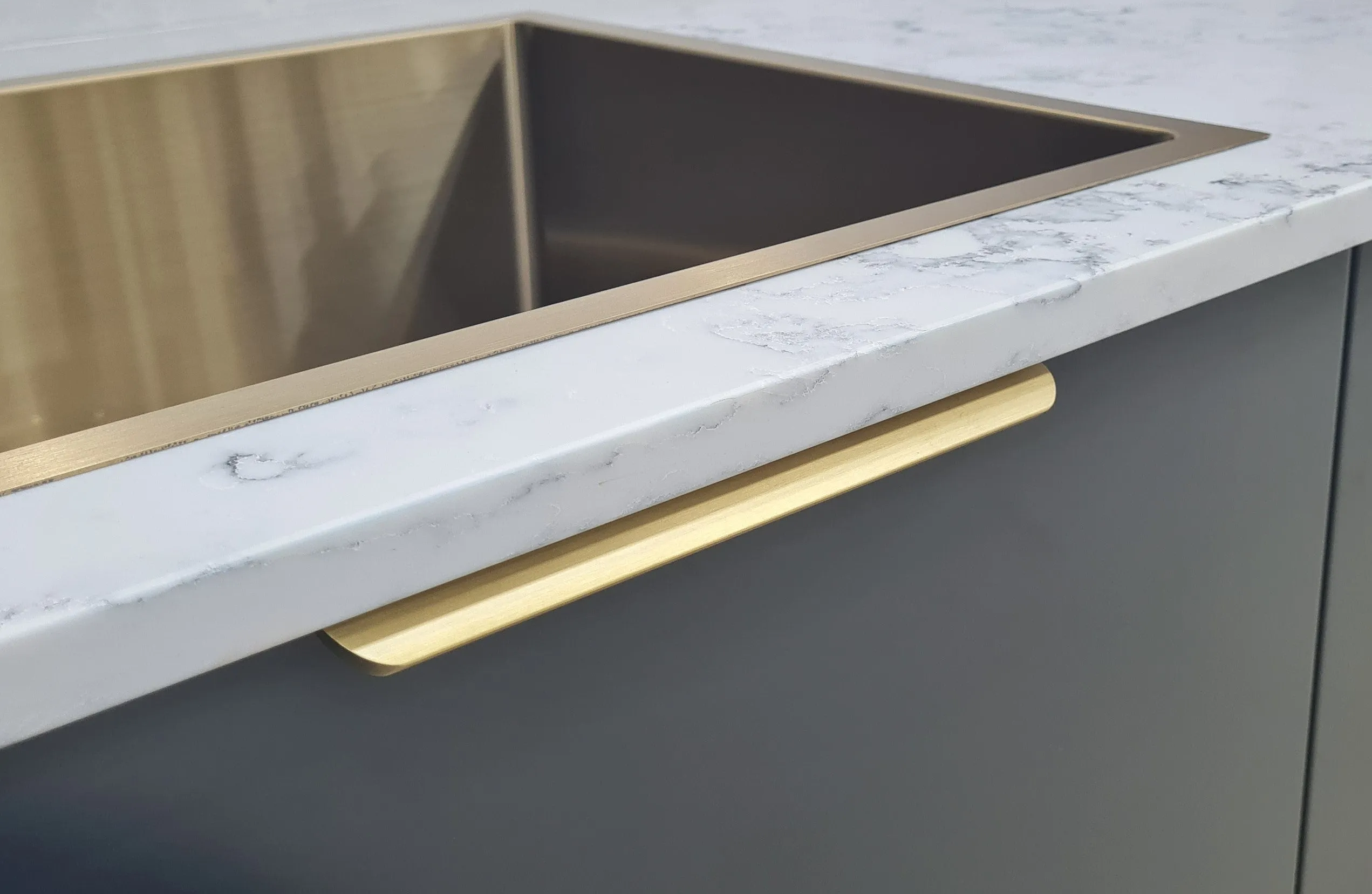 Voda Lip Pull Handle 2163 Satin Brass - Stefano Orlati By Titus